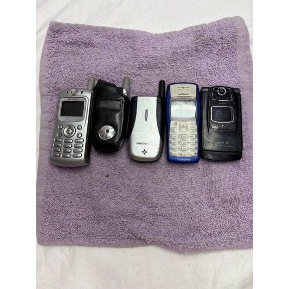 5 vintage group of old cellphones - Picture 1 of 6
